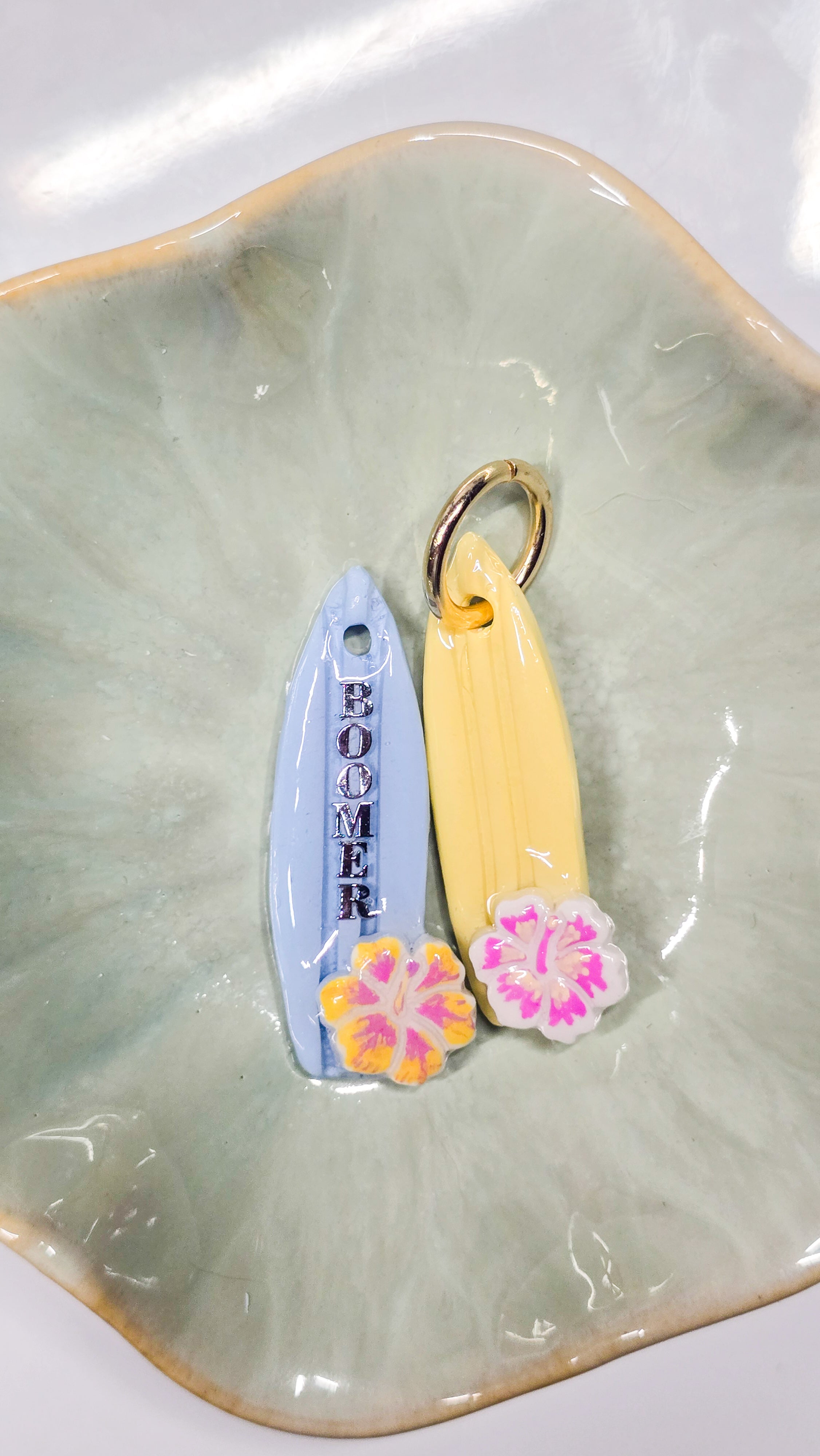 Surfboard with hibiscus