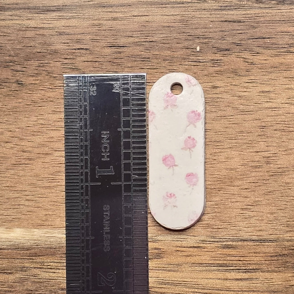 Elongated tags with Roses