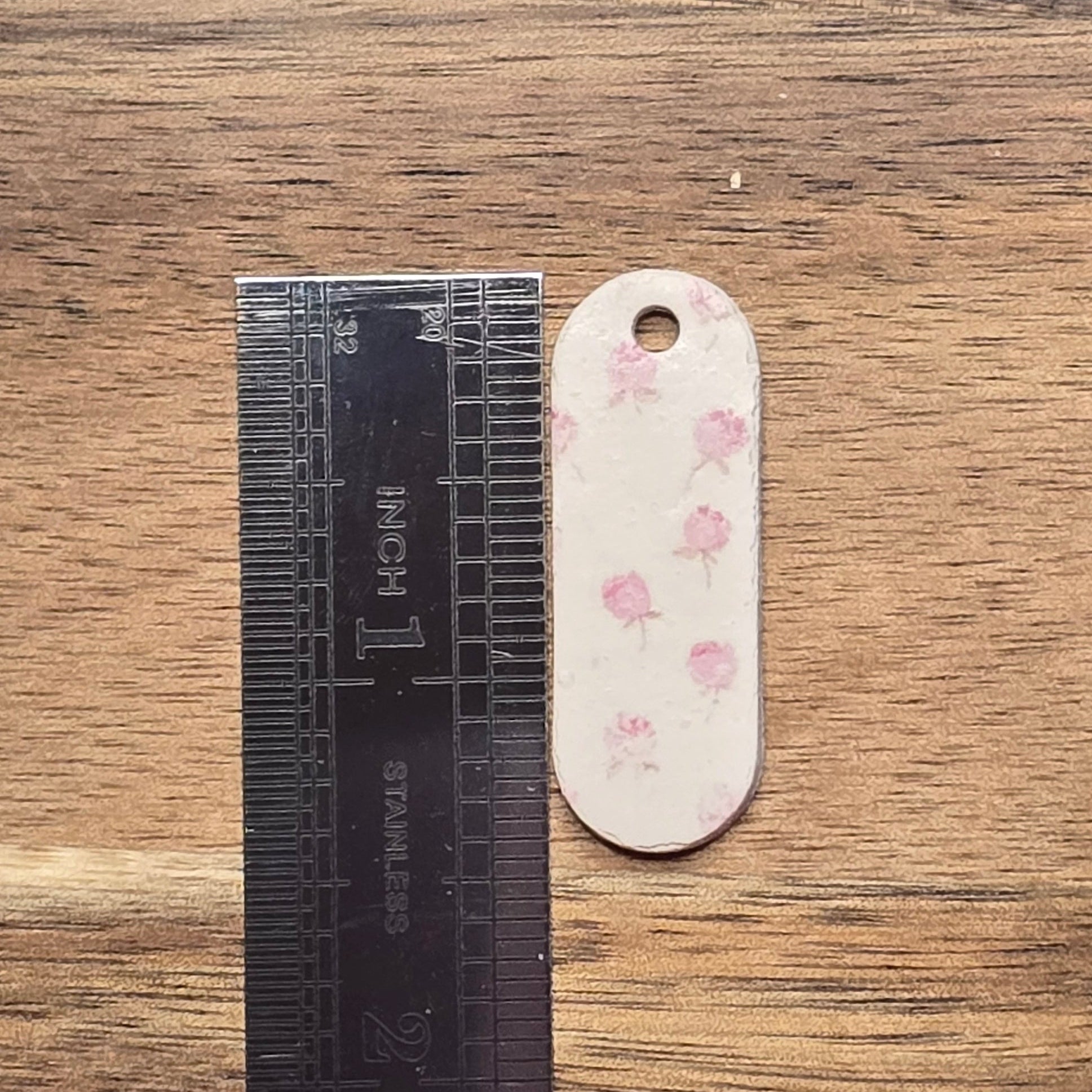 Elongated tags with Roses