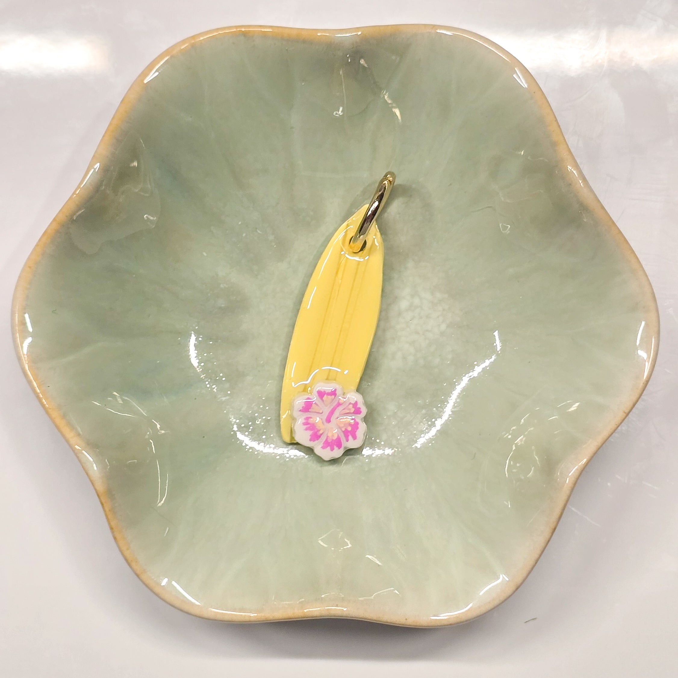 Surfboard with hibiscus